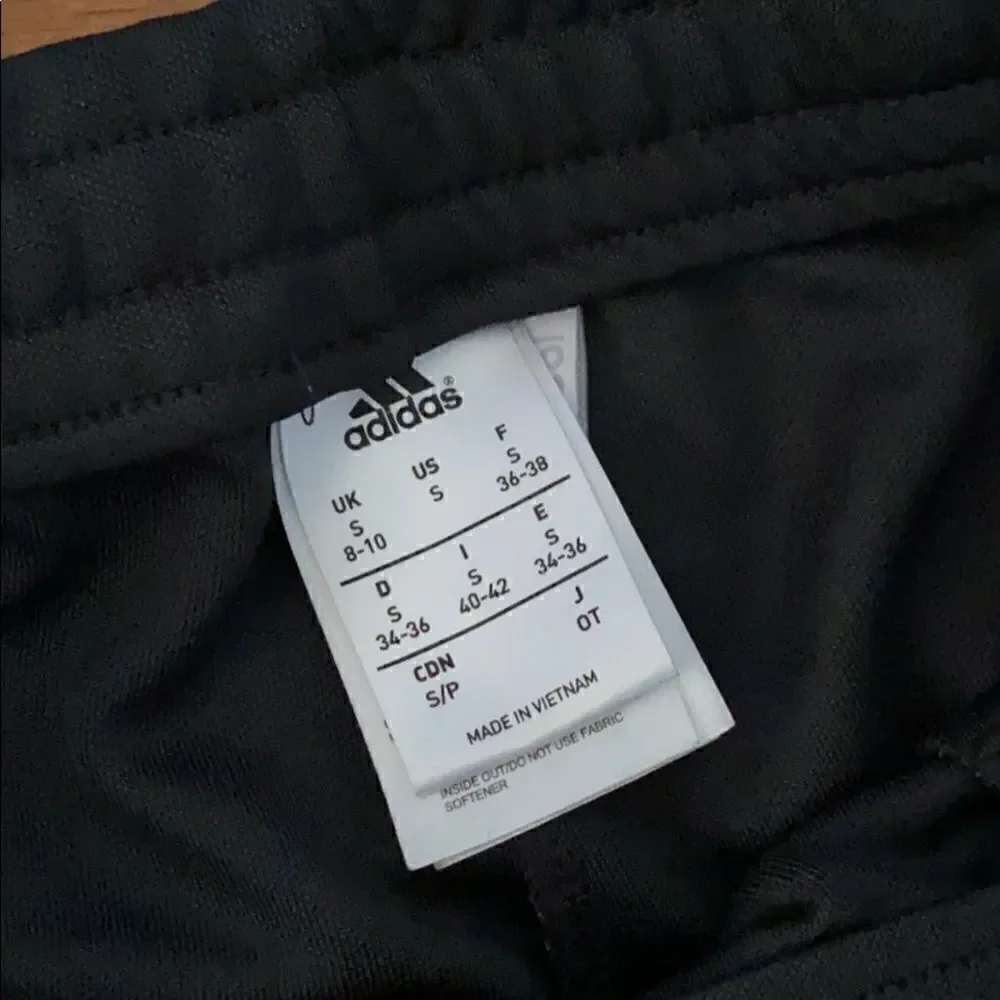 Adidas    - Picture 2 of 4